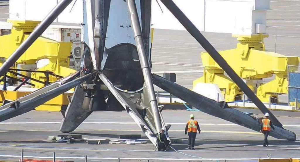 Falcon 9 landing legs